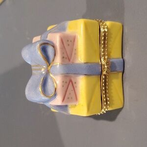 Vintage Lillian Vernon ceramic gift box